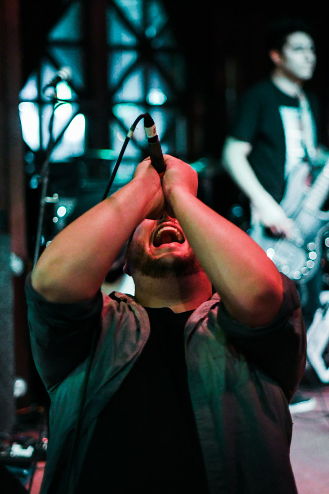 Screams of Syrens, Hawthorne Theatre, photo by Joe Bitters