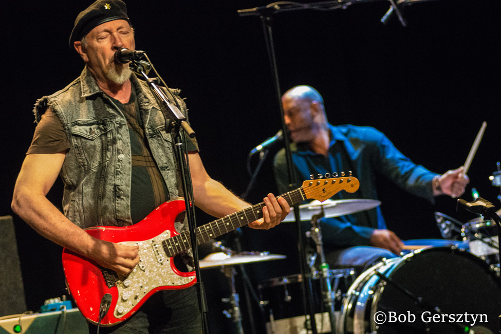 Richard Thompson, Revolution Hall, photo by Bob Gersztyn