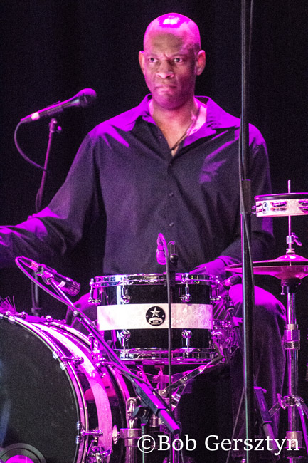 Richard Thompson, Revolution Hall, photo by Bob Gersztyn