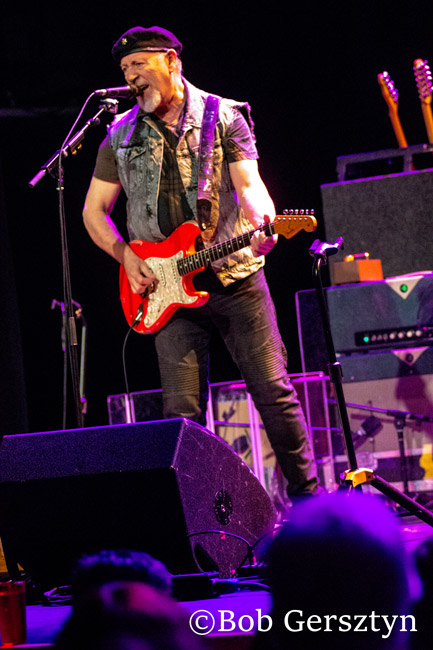 Richard Thompson, Revolution Hall, photo by Bob Gersztyn