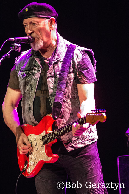 Richard Thompson, Revolution Hall, photo by Bob Gersztyn