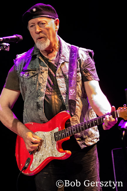 Richard Thompson, Revolution Hall, photo by Bob Gersztyn