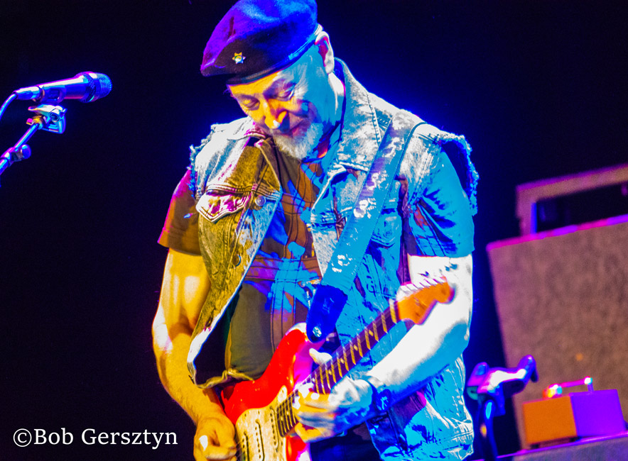 Richard Thompson, Revolution Hall, photo by Bob Gersztyn