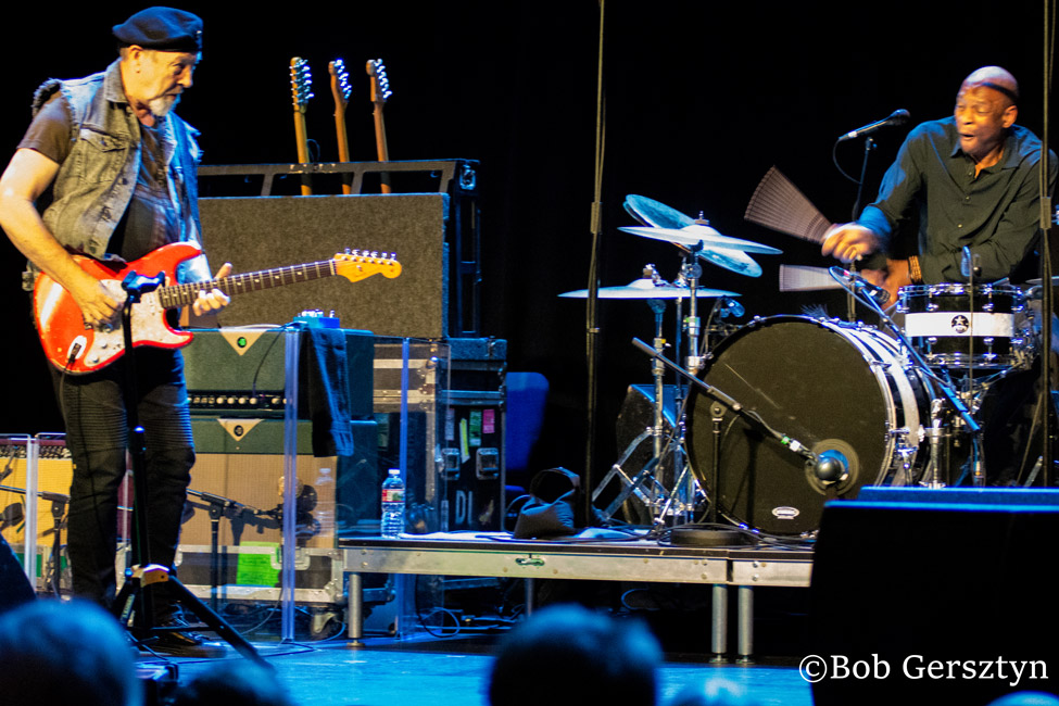 Richard Thompson, Revolution Hall, photo by Bob Gersztyn
