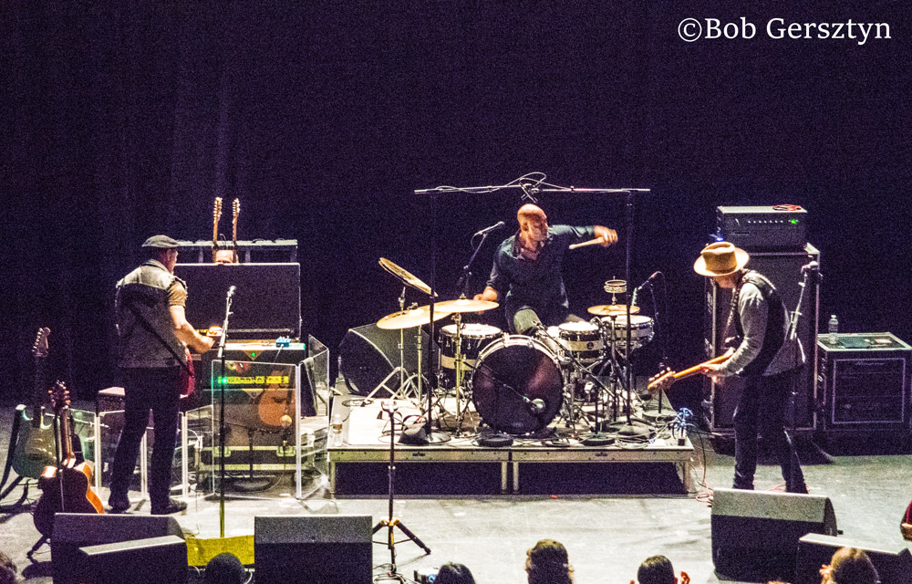 Richard Thompson, Revolution Hall, photo by Bob Gersztyn