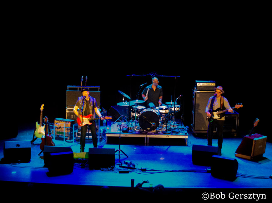 Richard Thompson, Revolution Hall, photo by Bob Gersztyn