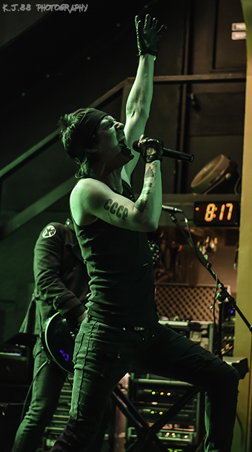 Die Robot, Hawthorne Theatre, photo by Kevin Pettigrew