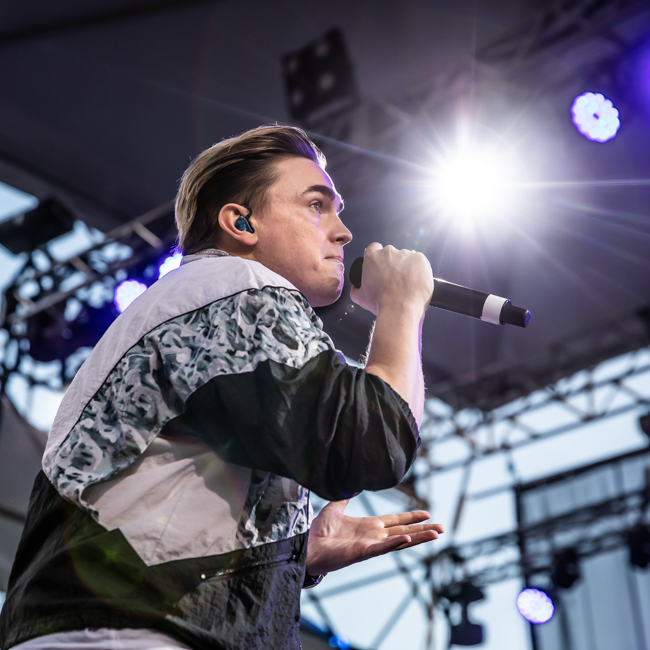Jesse McCartney, Reser Stadium, photo by Sal Barragan