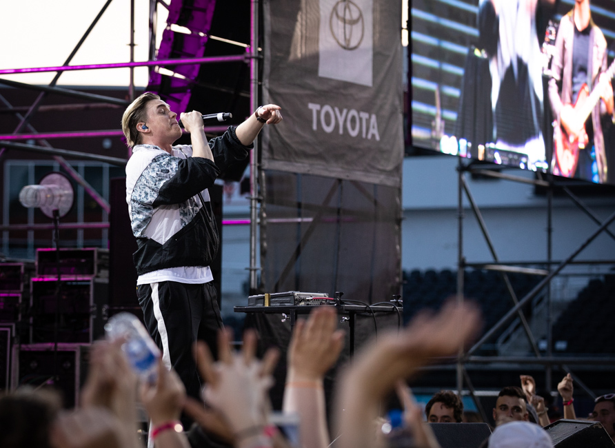 Jesse McCartney, Reser Stadium, photo by Sal Barragan