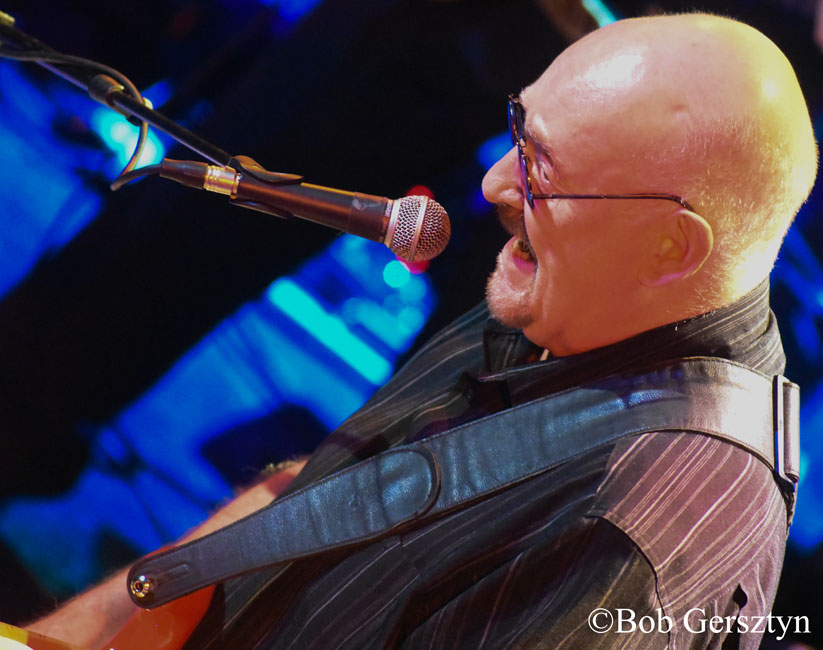 Dave Mason, Revolution Hall, photo by Bob Gersztyn
