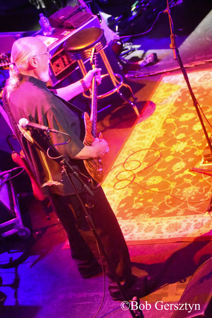 Dave Mason, Revolution Hall, photo by Bob Gersztyn