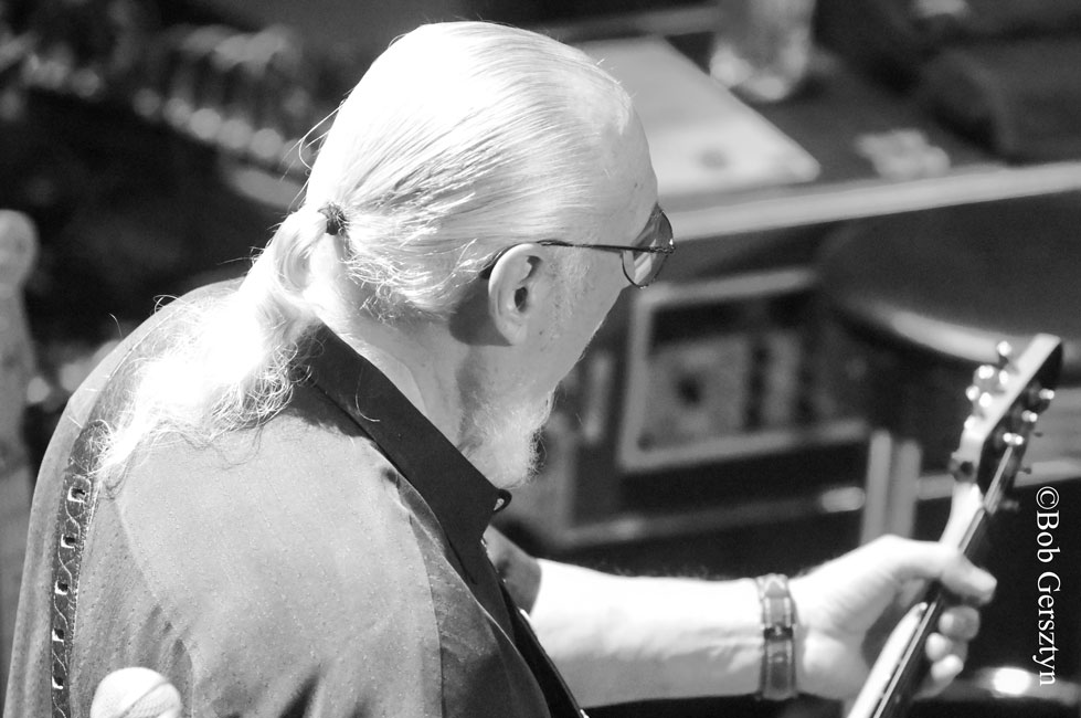 Dave Mason, Revolution Hall, photo by Bob Gersztyn
