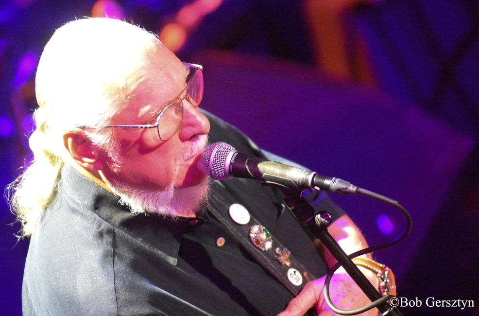 Dave Mason, Revolution Hall, photo by Bob Gersztyn