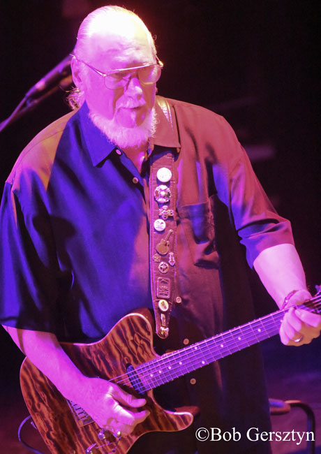Dave Mason, Revolution Hall, photo by Bob Gersztyn