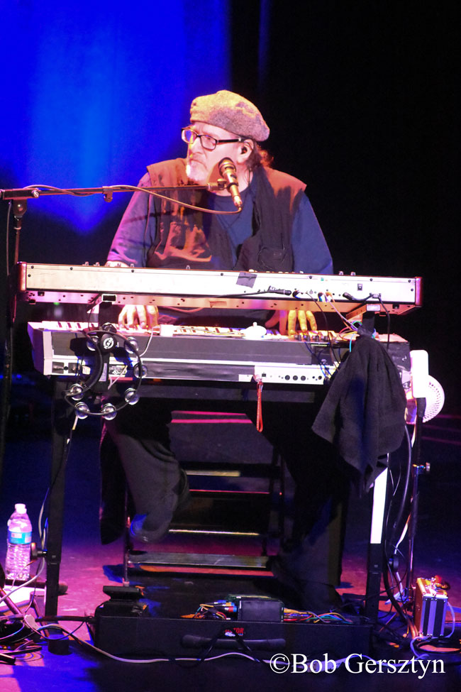 Dave Mason, Revolution Hall, photo by Bob Gersztyn