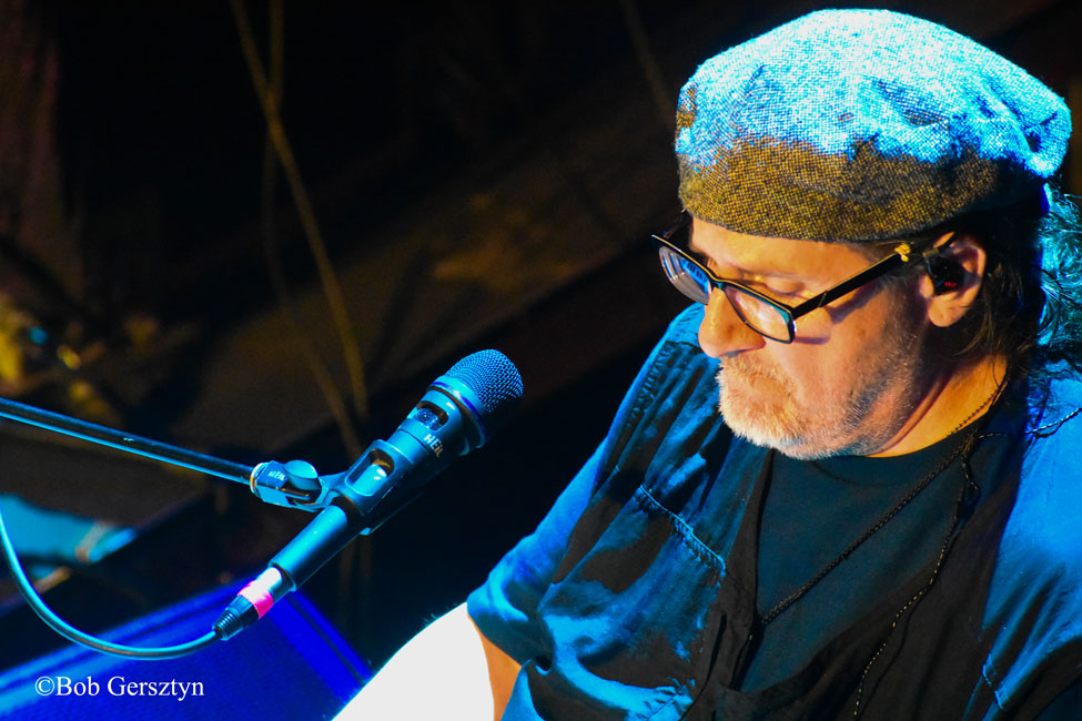 Dave Mason, Revolution Hall, photo by Bob Gersztyn