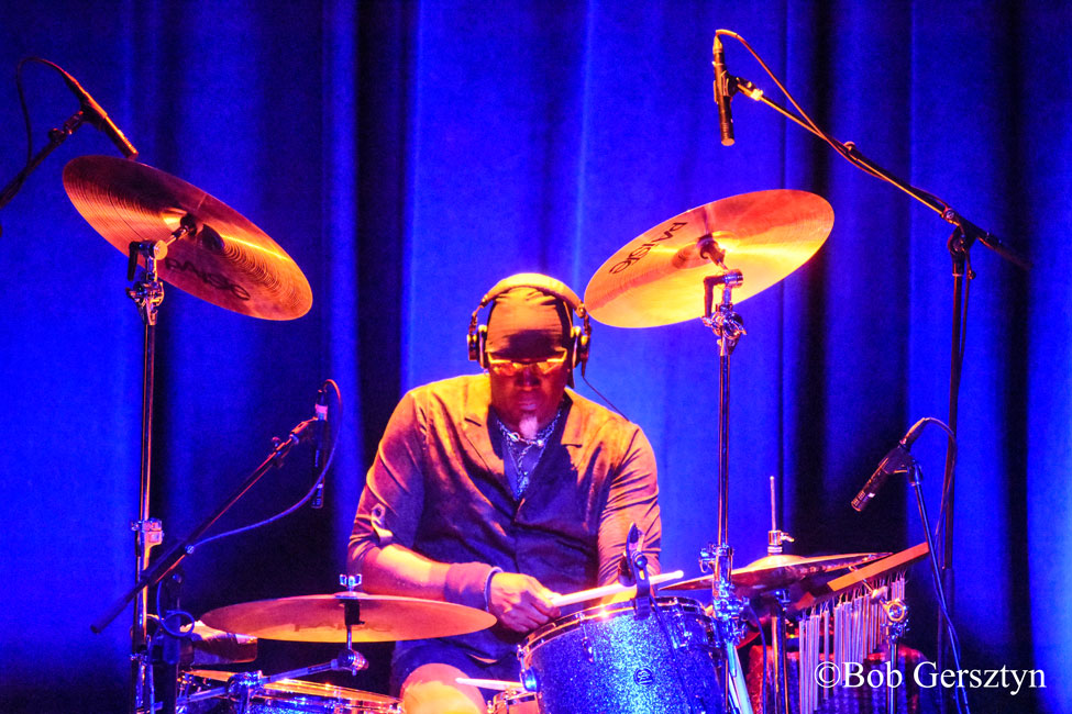 Dave Mason, Revolution Hall, photo by Bob Gersztyn