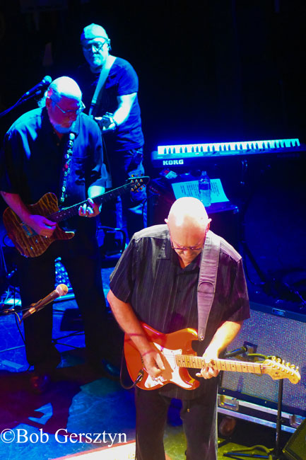 Dave Mason, Revolution Hall, photo by Bob Gersztyn