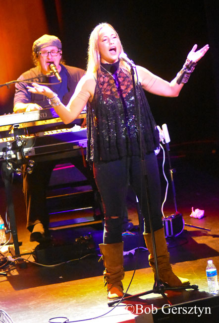 Dave Mason, Revolution Hall, photo by Bob Gersztyn