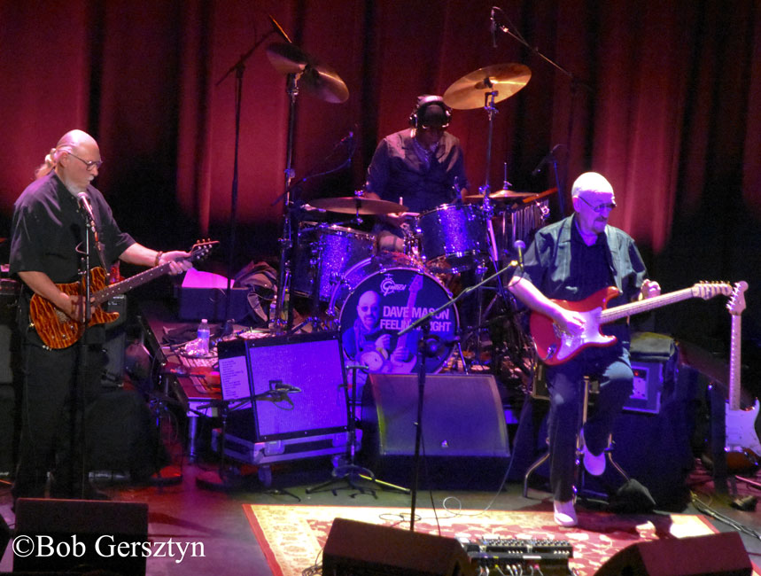 Dave Mason, Revolution Hall, photo by Bob Gersztyn