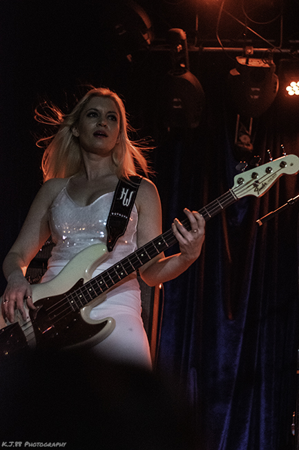 Zepparella, Dante's, photo by Kevin Pettigrew
