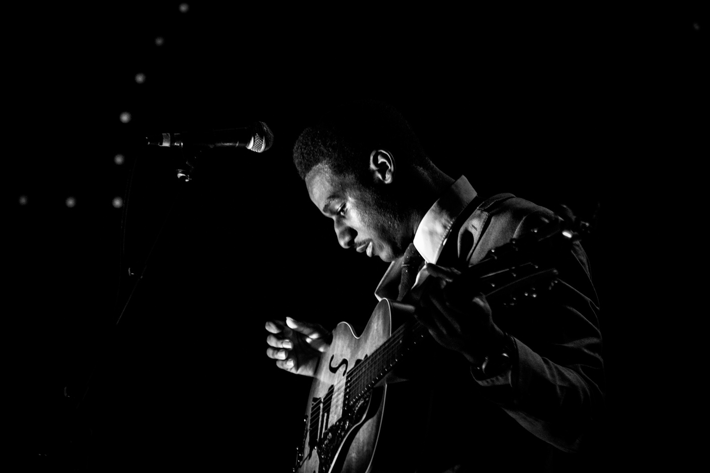 Leon Bridges, Crystal Ballroom, photo by Sam Gehrke