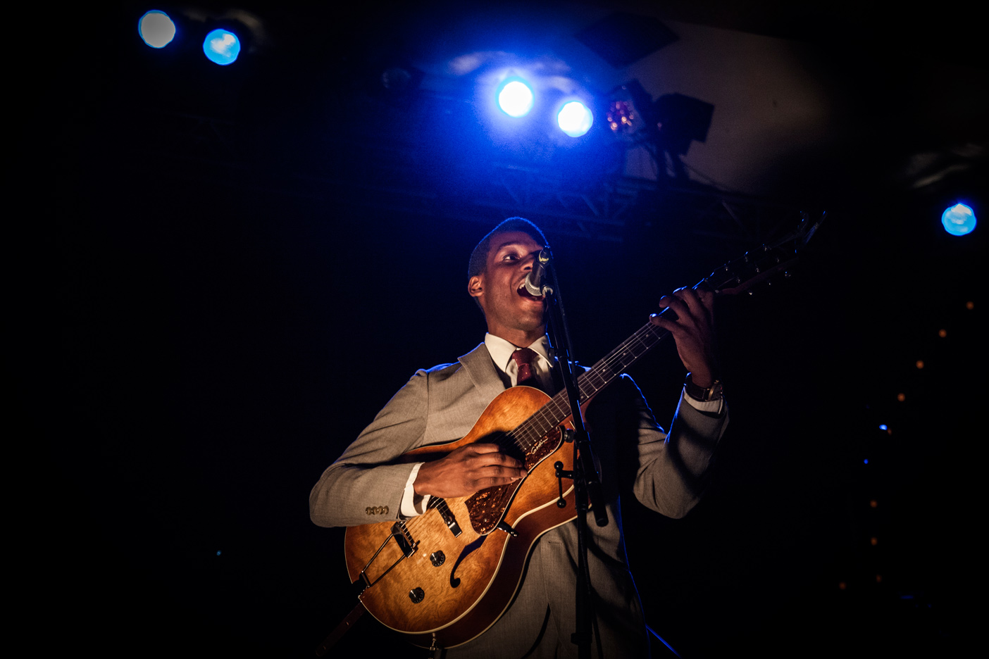 Leon Bridges, Crystal Ballroom, photo by Sam Gehrke
