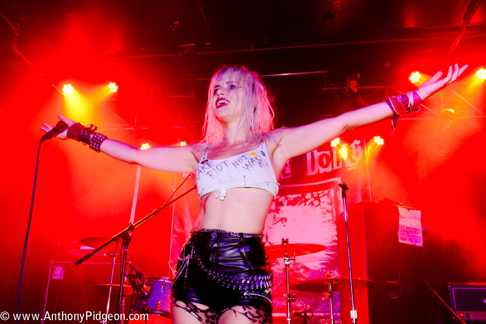 Barb Wire Dolls, Dante's, photo by Anthony Pidgeon