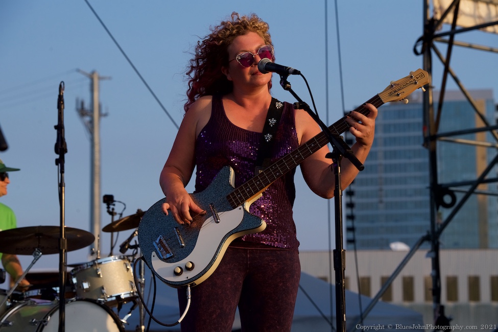 Ashleigh Flynn & The Riveters, The Lot at Zidell Yards, photo by John Alcala