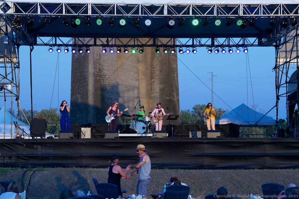 Ashleigh Flynn & The Riveters, The Lot at Zidell Yards, photo by John Alcala