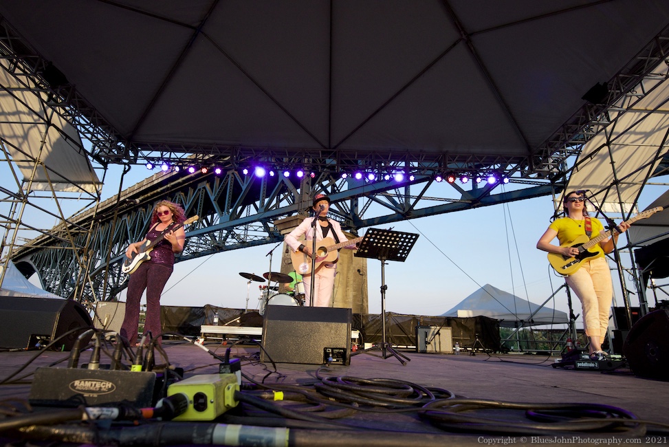 Ashleigh Flynn & The Riveters, The Lot at Zidell Yards, photo by John Alcala