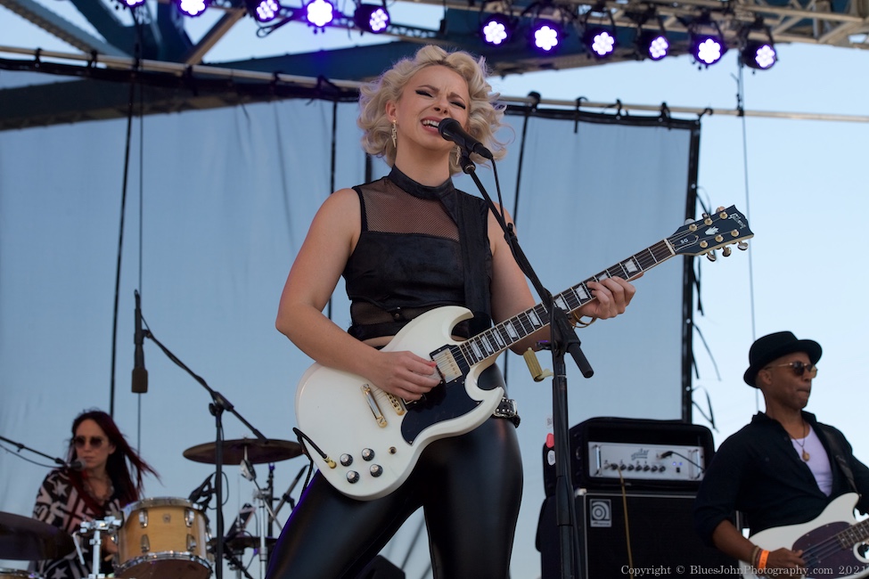 Samantha Fish, The Lot at Zidell Yards, Waterfront Blues Festival, photo by John Alcala