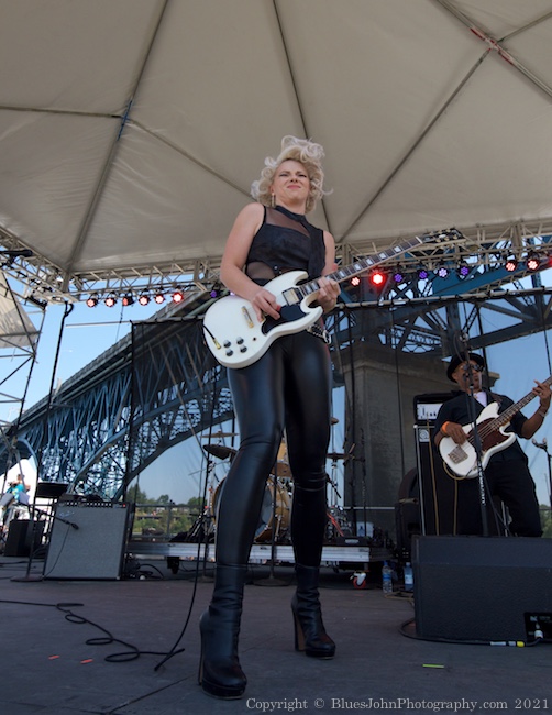 Samantha Fish, The Lot at Zidell Yards, Waterfront Blues Festival, photo by John Alcala