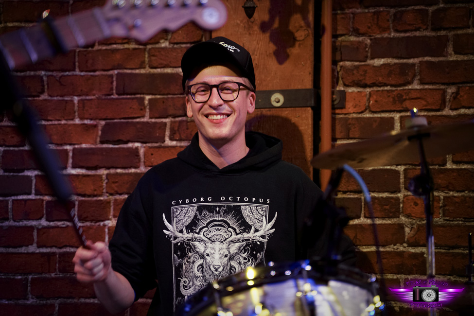 The Weird Kids, White Eagle Saloon, photo by Joshua Hathaway