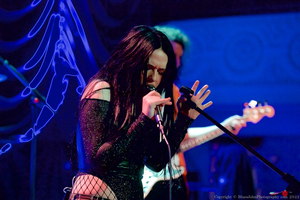 Kelsy Karter, Mission Theater, photo by John Alcala