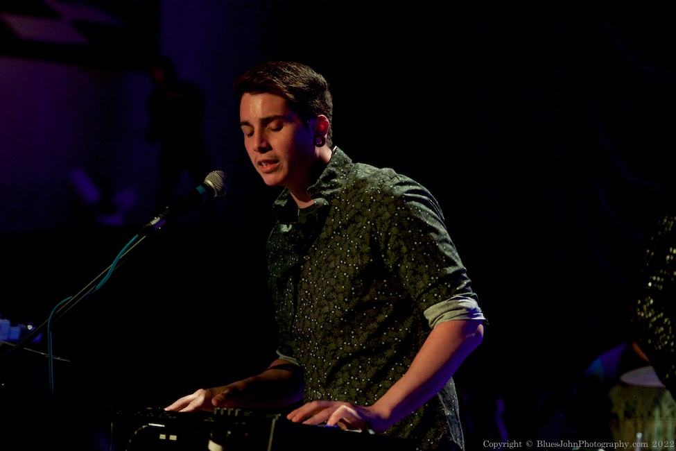 Animal Sun, Mission Theater, photo by John Alcala