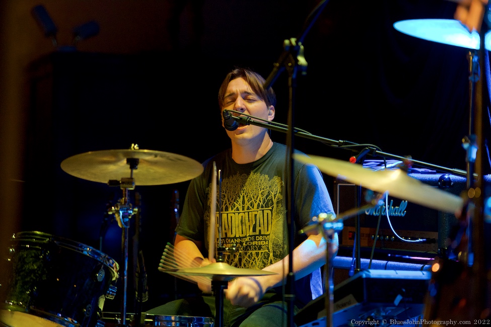 Animal Sun, Mission Theater, photo by John Alcala