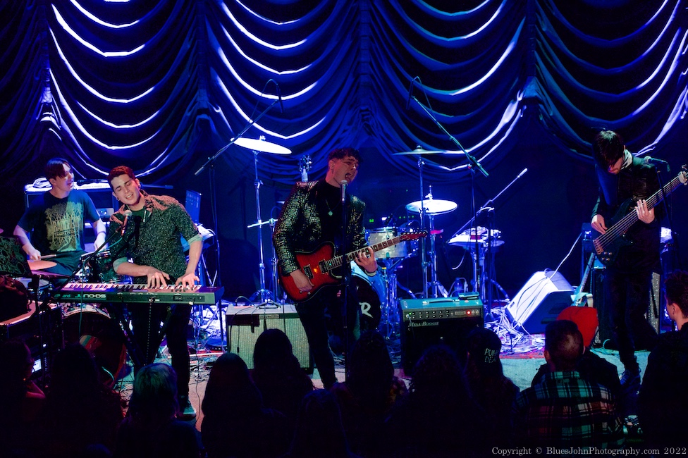 Animal Sun, Mission Theater, photo by John Alcala