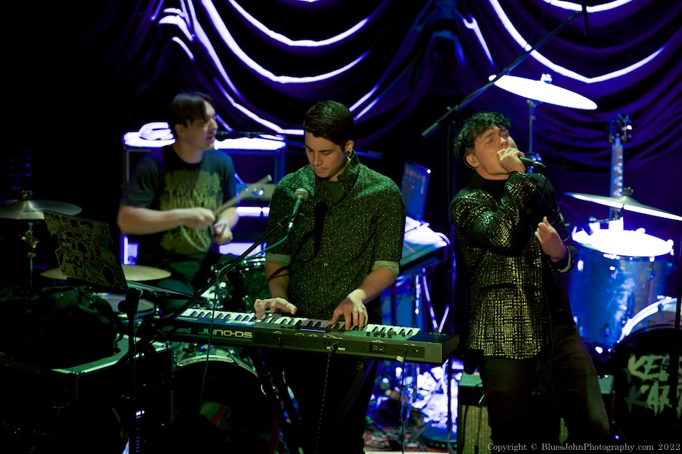 Animal Sun, Mission Theater, photo by John Alcala