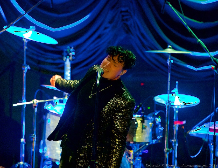 Animal Sun, Mission Theater, photo by John Alcala