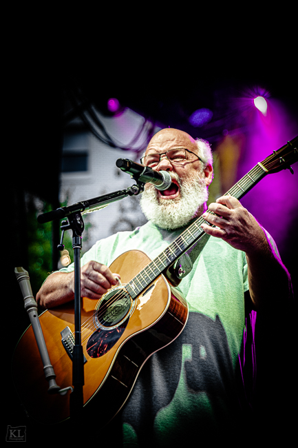 Tenacious D, Pioneer Courthouse Square, photo by Kris Luke