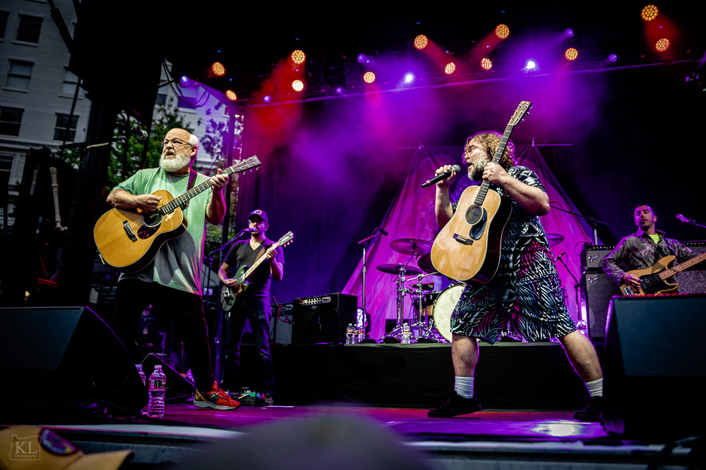 Tenacious D, Pioneer Courthouse Square, photo by Kris Luke