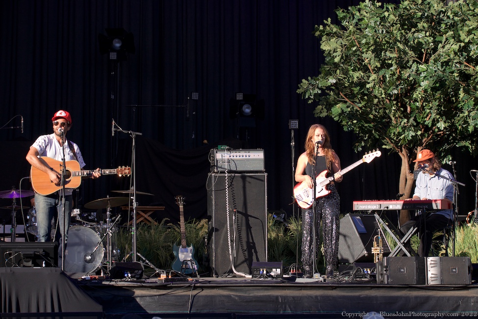 The Lone Bellow, Edgefield Amphitheater, photo by John Alcala