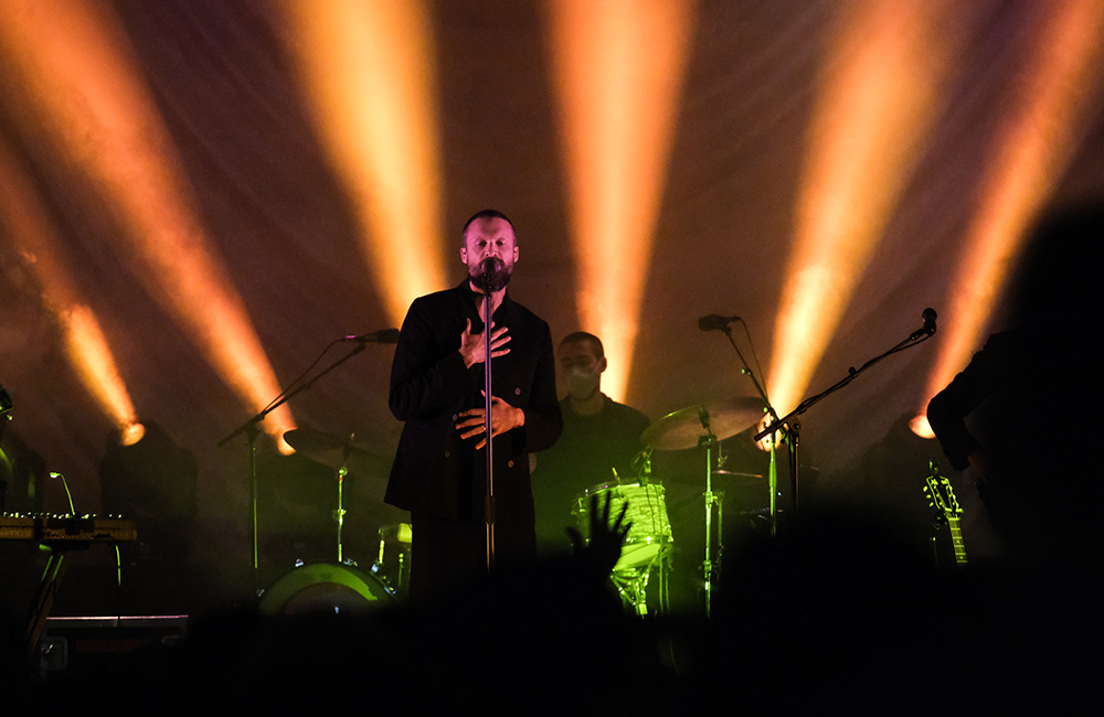 Father John Misty, Pioneer Courthouse Square, photo by Joe Duquette