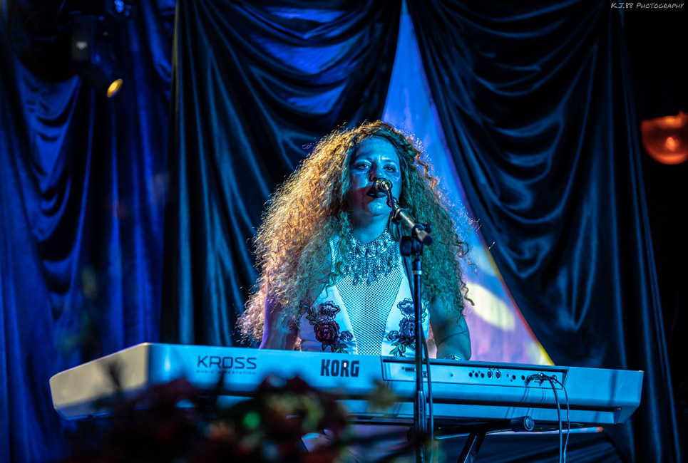 Karen Caskets, Dante's, photo by Kevin Pettigrew