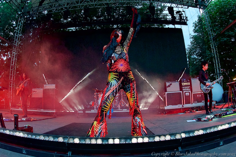 Yeah Yeah Yeahs, Edgefield Amphitheater, photo by John Alcala