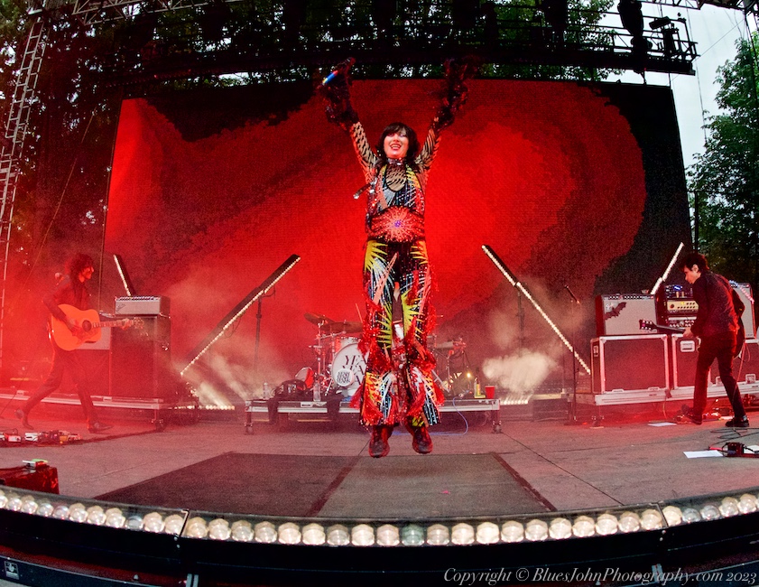 Yeah Yeah Yeahs, Edgefield Amphitheater, photo by John Alcala