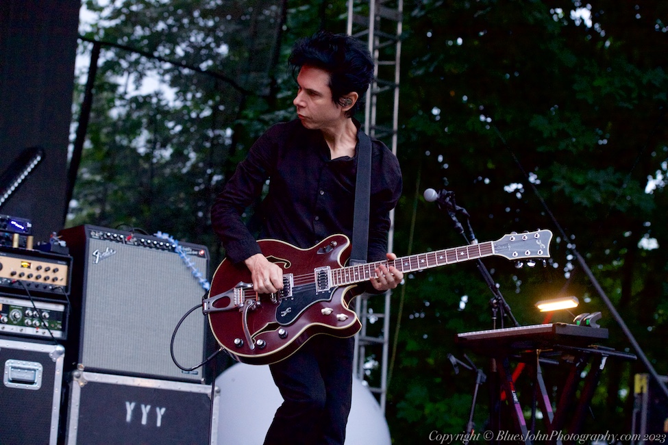 Yeah Yeah Yeahs, Edgefield Amphitheater, photo by John Alcala