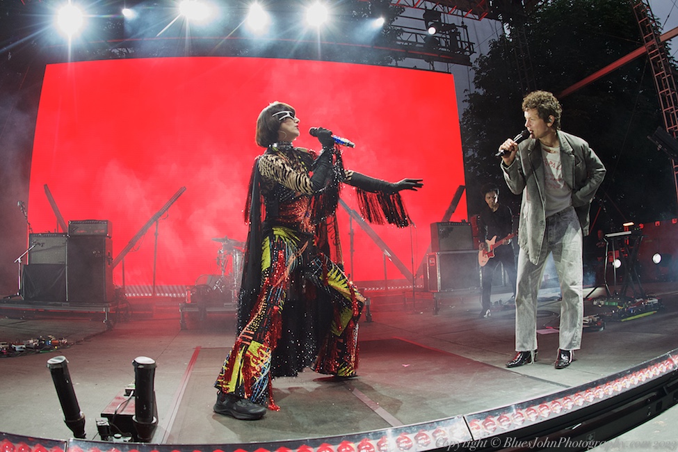 Yeah Yeah Yeahs, Edgefield Amphitheater, photo by John Alcala