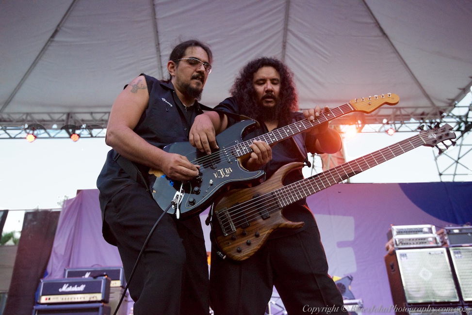 Los Lonely Boys, Tom McCall Waterfront Park, photo by John Alcala